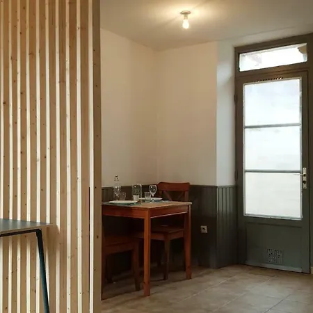 公寓 10 Rue Du Bourg Neuf *